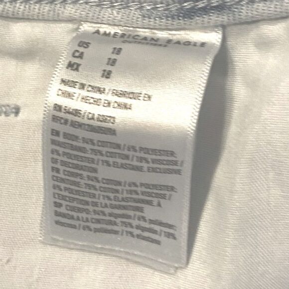 American Eagle AE Wm’s Sz 18 Highest Rise Bleach Tie Dye Frayed Mom Denim Shorts - Picture 5 of 5